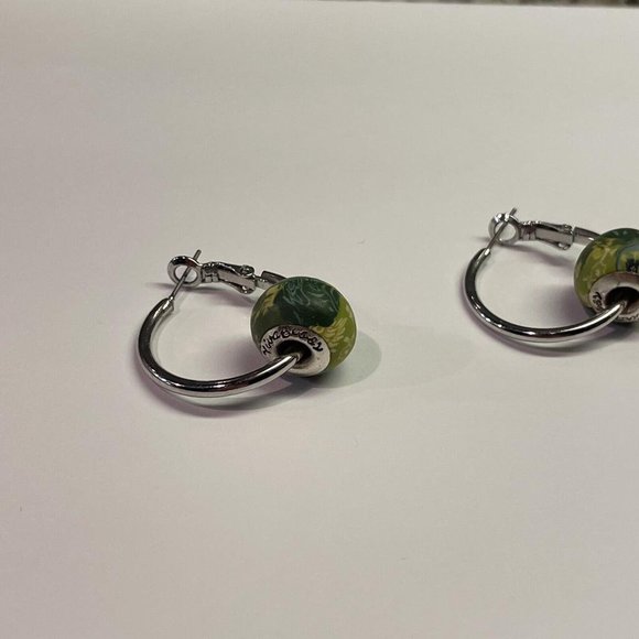 Women’s Clay Green Bead Silver Tone Hoop Signed Viva Beads - Picture 5 of 9
